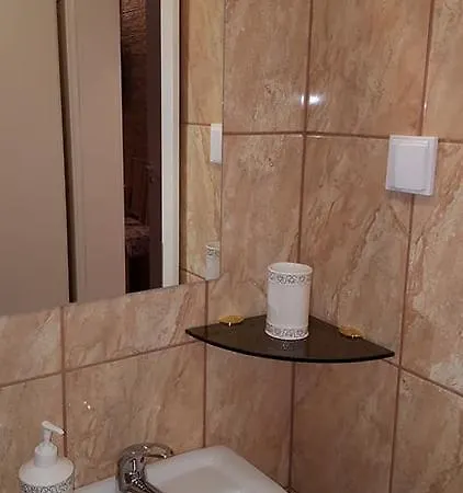 Aranypart Vizparti Apartman שיופוק