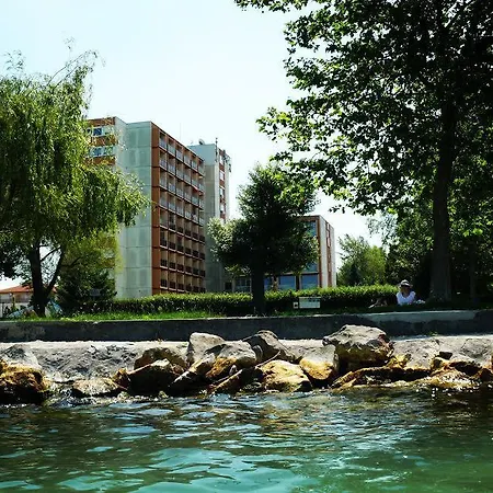 Aranypart Vizparti Apartman *