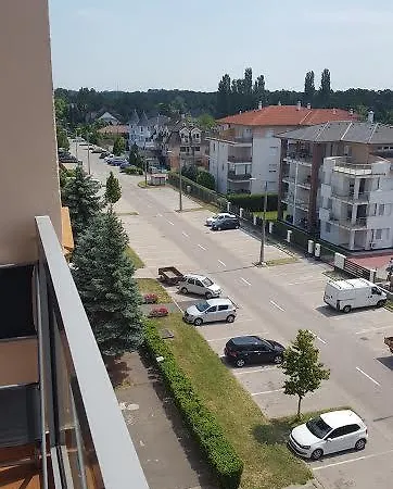 Aranypart Vizparti Apartman שיופוק